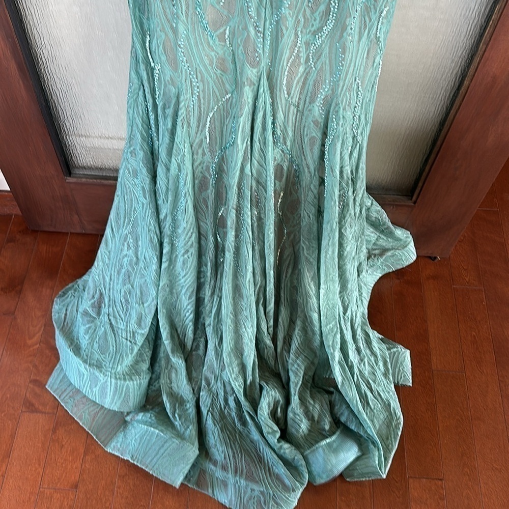 Mac Duggal Beaded Illusion Long Sleeve Plunge Neck Gown size 4 sold out… - Picture 13 of 15